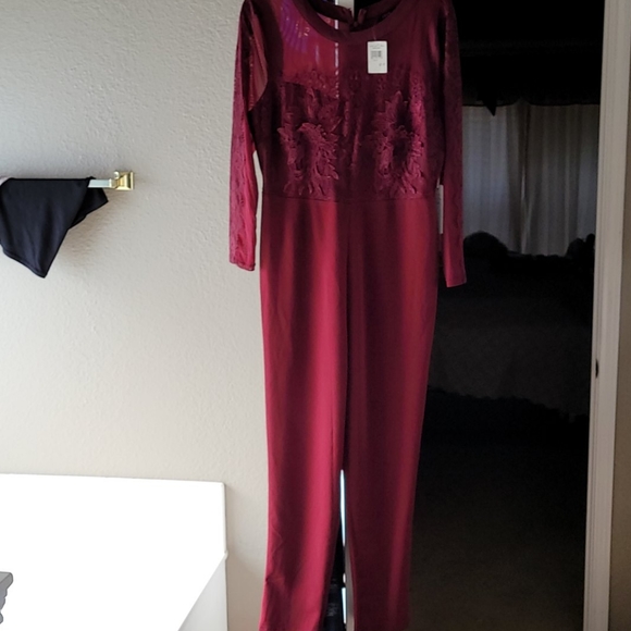 Brand New Jumpsuit -Women - Picture 2 of 4